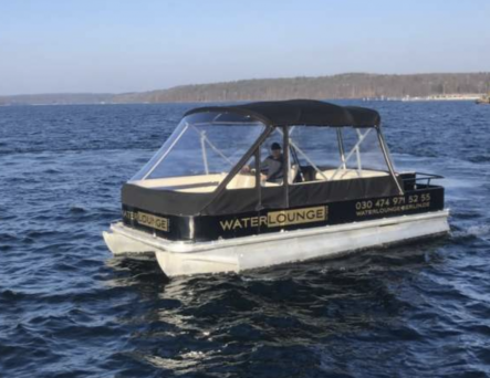 Lassen dich mit der Prenzl.-Berg 2 über Berlins Wasserstraßen chauffieren