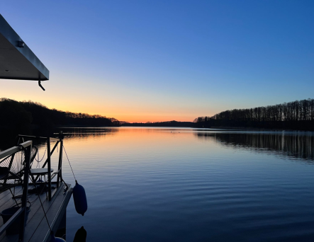 Wann lohnt es sich, ein Hausboot in Müritz zu mieten? Frühling, Sommer, Herbst im Vergleich