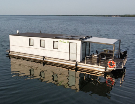Welche Orte lohnen sich beim Hausboot mieten auf der Müritz zum Baden und Ankern?